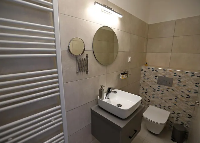 Natali Apartmanhaz アパート *