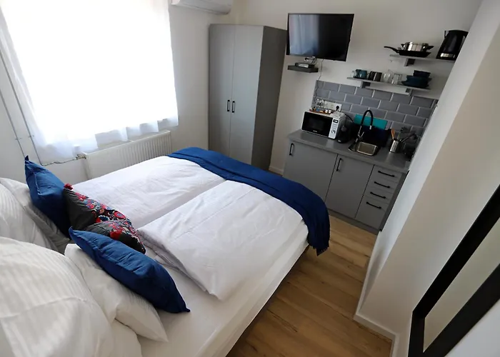 Natali Apartmanhaz アパート *